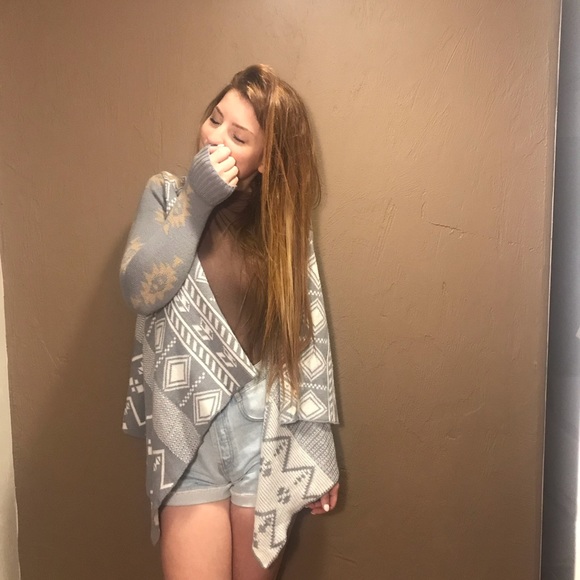 Tribal Pattern Cardigan - Picture 3 of 3